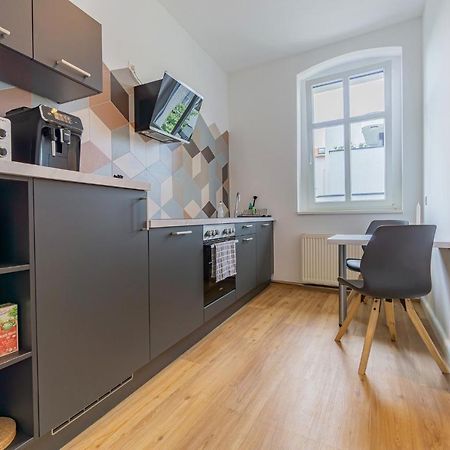 Modernes Apartment - Zentral, Ruhig, Wlan, Netflix, Kueche, Schreibtisch, Parkplatz, Waschtrockner Cottbus Ngoại thất bức ảnh