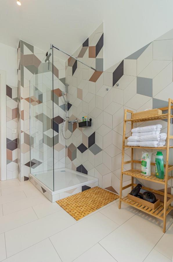 Modernes Apartment - Zentral, Ruhig, Wlan, Netflix, Kueche, Schreibtisch, Parkplatz, Waschtrockner Cottbus Ngoại thất bức ảnh