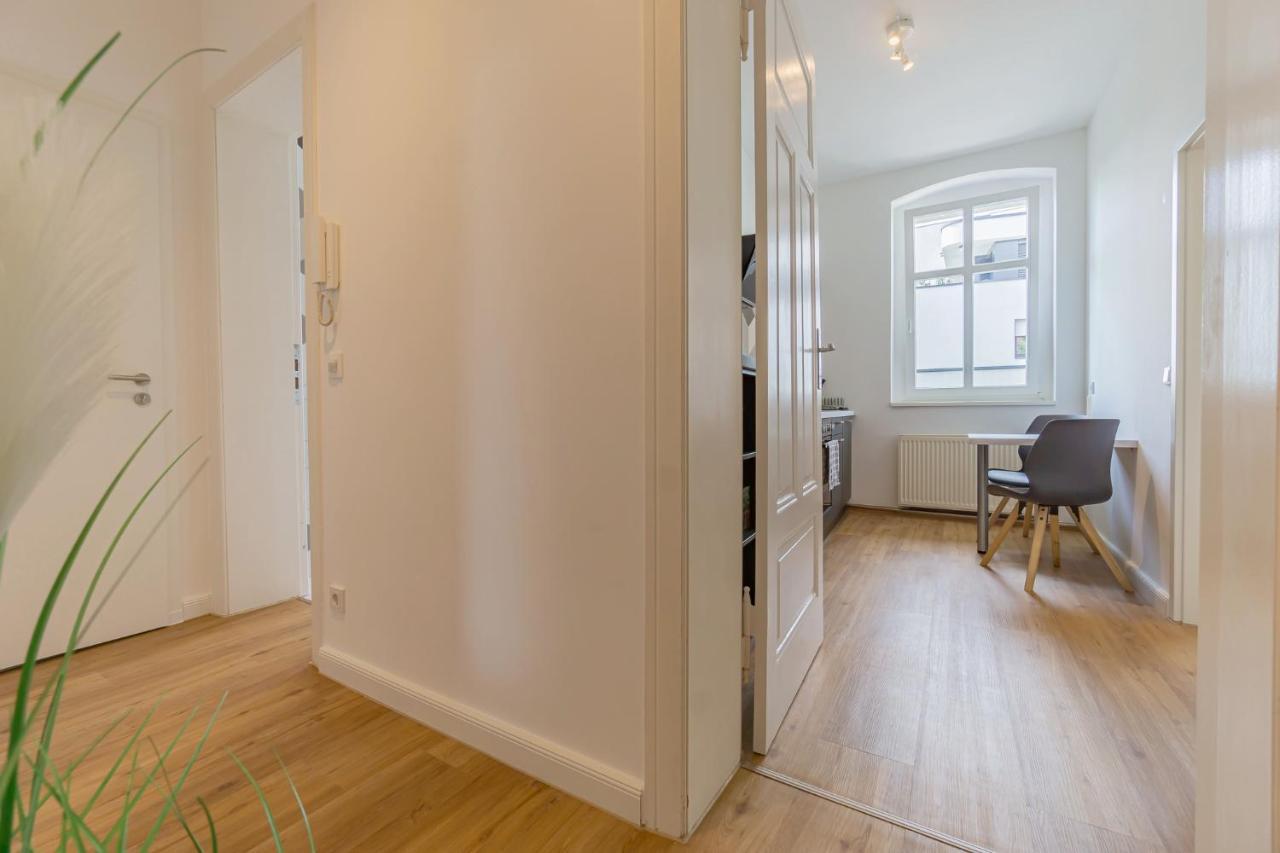Modernes Apartment - Zentral, Ruhig, Wlan, Netflix, Kueche, Schreibtisch, Parkplatz, Waschtrockner Cottbus Ngoại thất bức ảnh