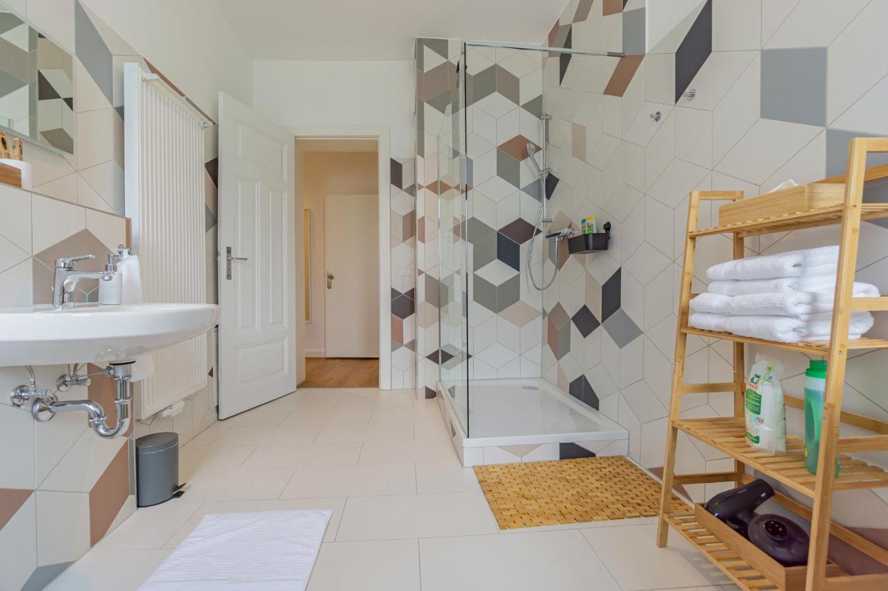 Modernes Apartment - Zentral, Ruhig, Wlan, Netflix, Kueche, Schreibtisch, Parkplatz, Waschtrockner Cottbus Ngoại thất bức ảnh