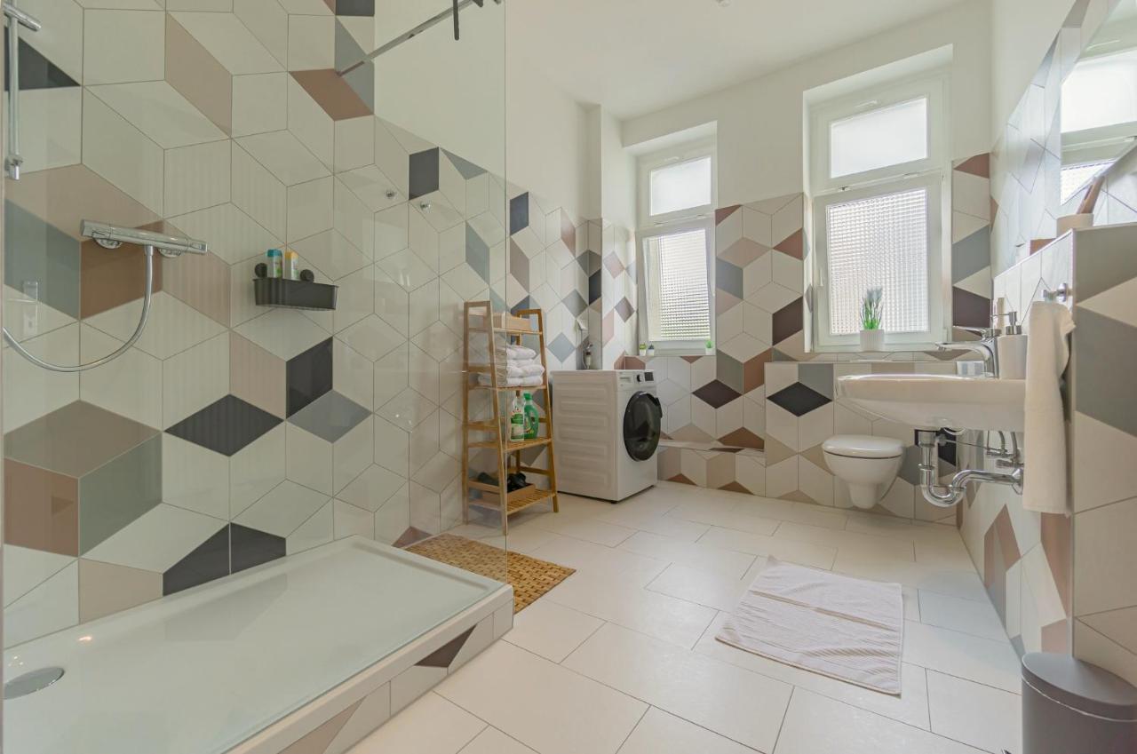 Modernes Apartment - Zentral, Ruhig, Wlan, Netflix, Kueche, Schreibtisch, Parkplatz, Waschtrockner Cottbus Ngoại thất bức ảnh